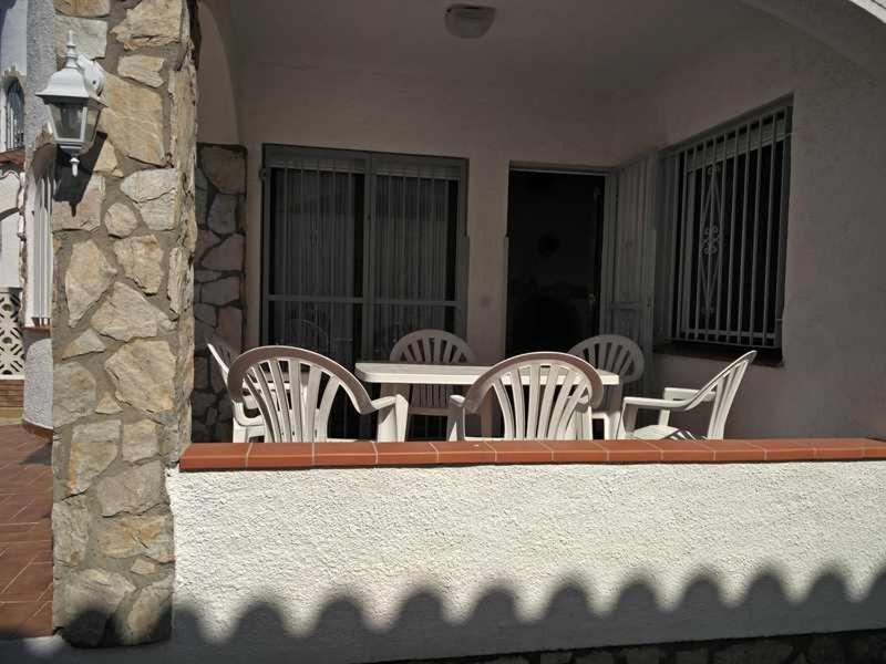 Xalet Amb Jardi Villa Empuriabrava Bagian luar foto