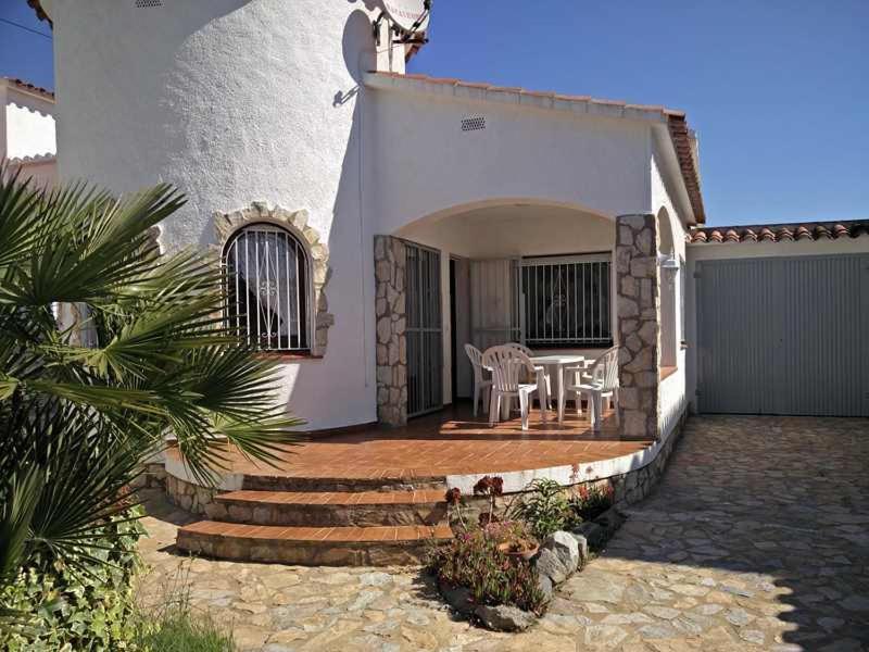 Xalet Amb Jardi Villa Empuriabrava Bagian luar foto