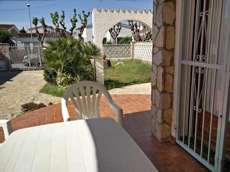 Xalet Amb Jardi Villa Empuriabrava Bagian luar foto